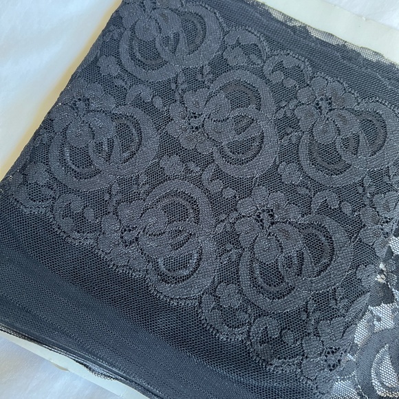 Lace Black 7.5" Wide x 4 1/3 Yards Straight Edge Floral - Picture 2 of 3